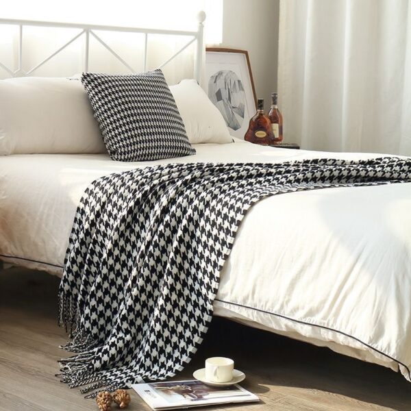 Houndstooth Throw Blanket - Image 3