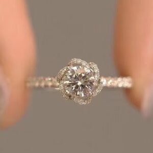 The Floral Halo Diamond Ring